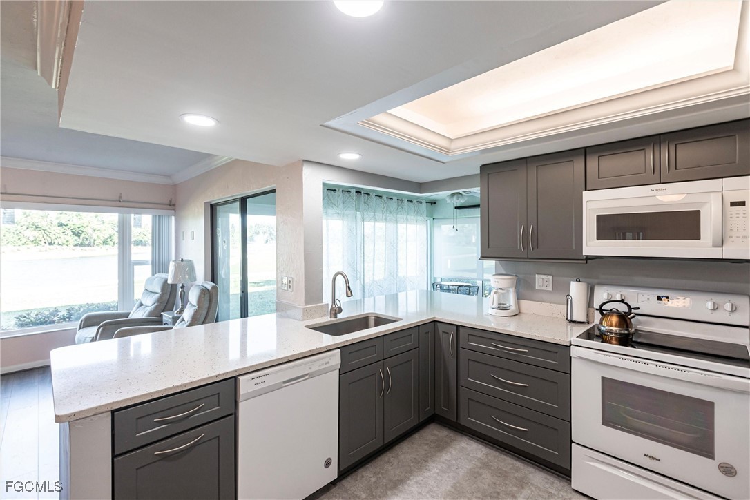 5565  Trailwinds Drive, Apt 216