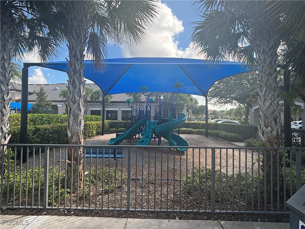 11530  Foxbriar Lane