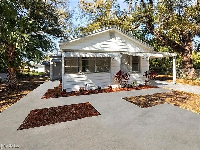 2217  Dora Street