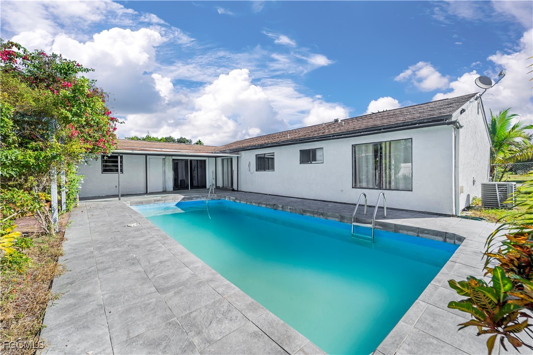 4056 S Edgewater Circle