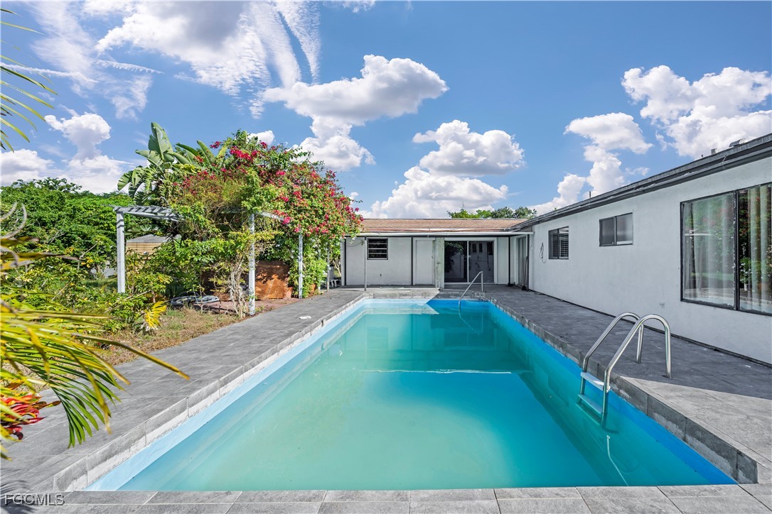 4056 S Edgewater Circle