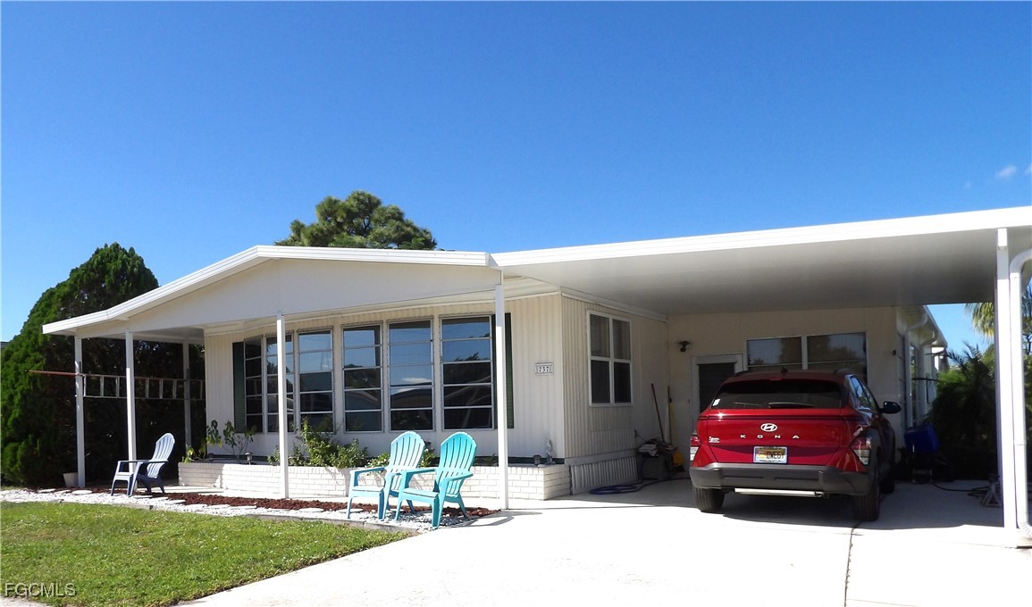 737 KNOTTY PINE Circle