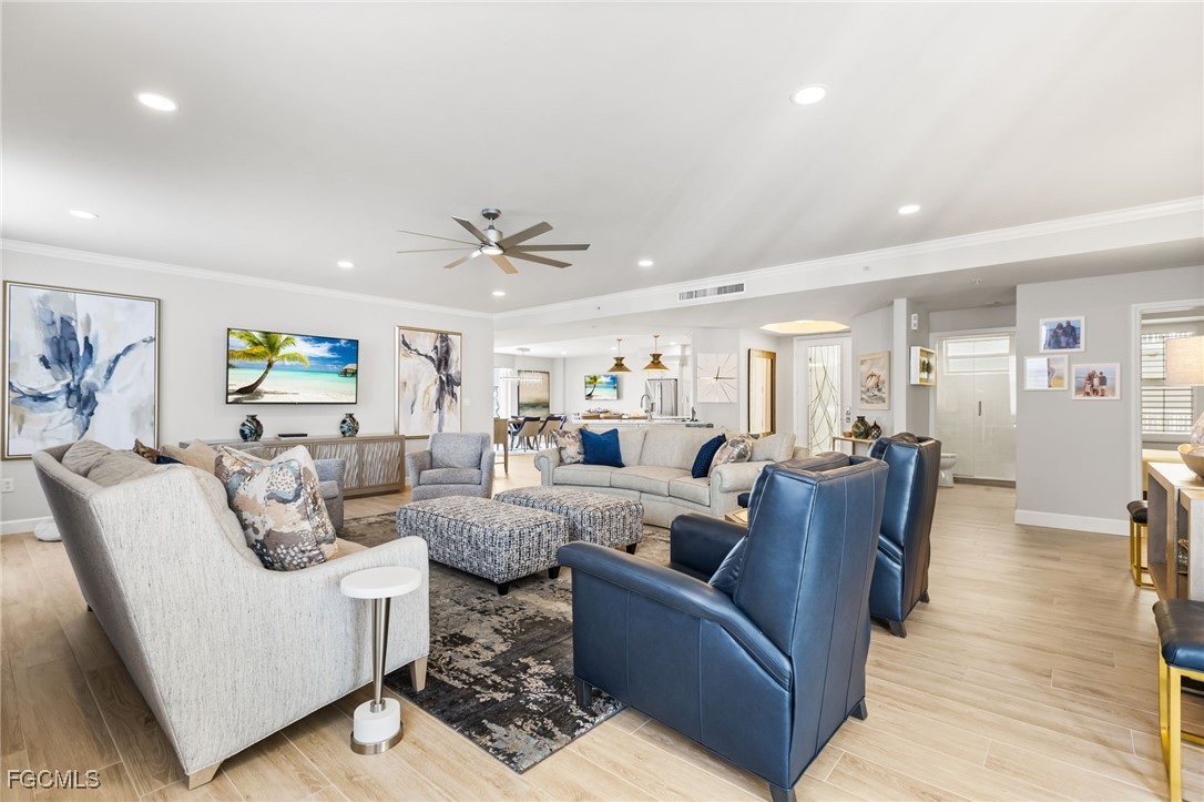 14250  Royal Harbour Court, Apt 913