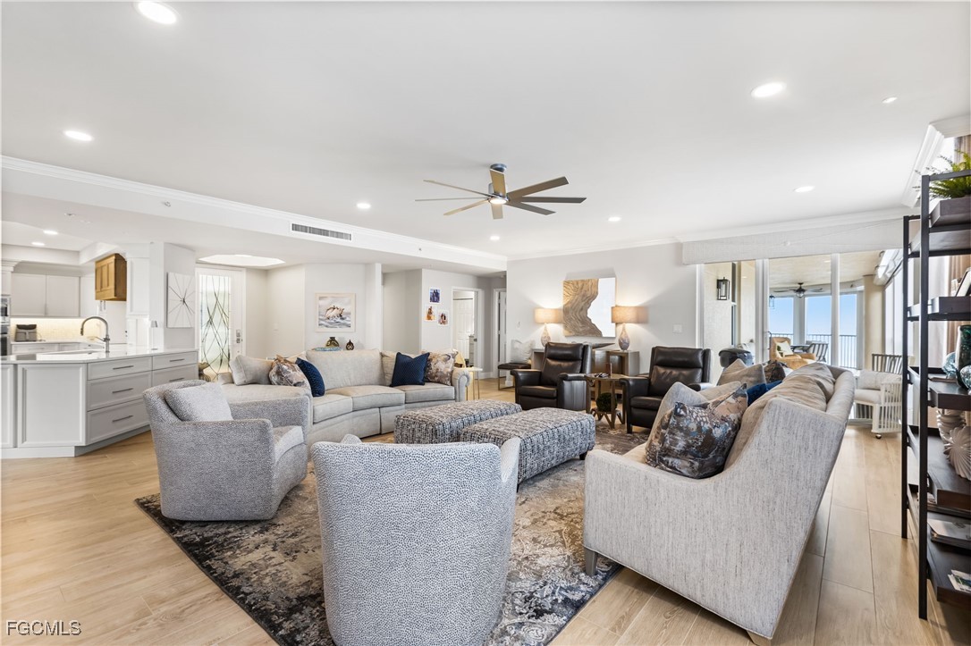 14250  Royal Harbour Court, Apt 913