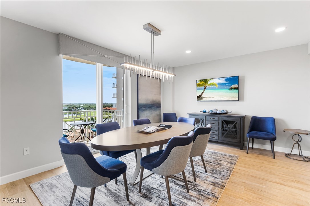 14250  Royal Harbour Court, Apt 913