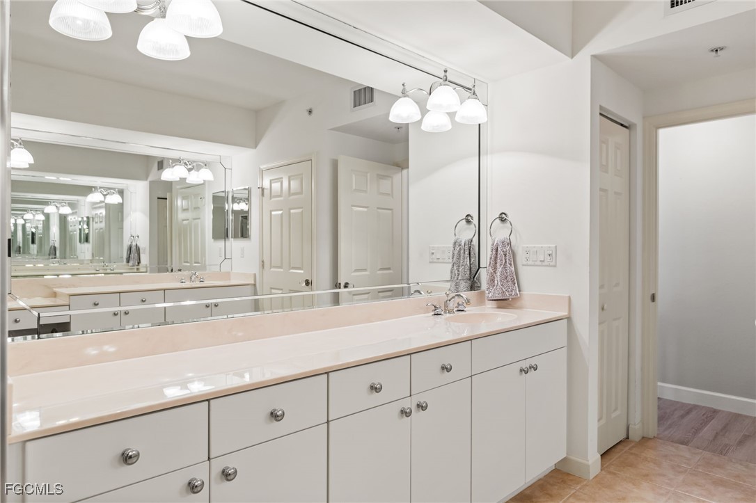 14250  Royal Harbour Court, Apt 913