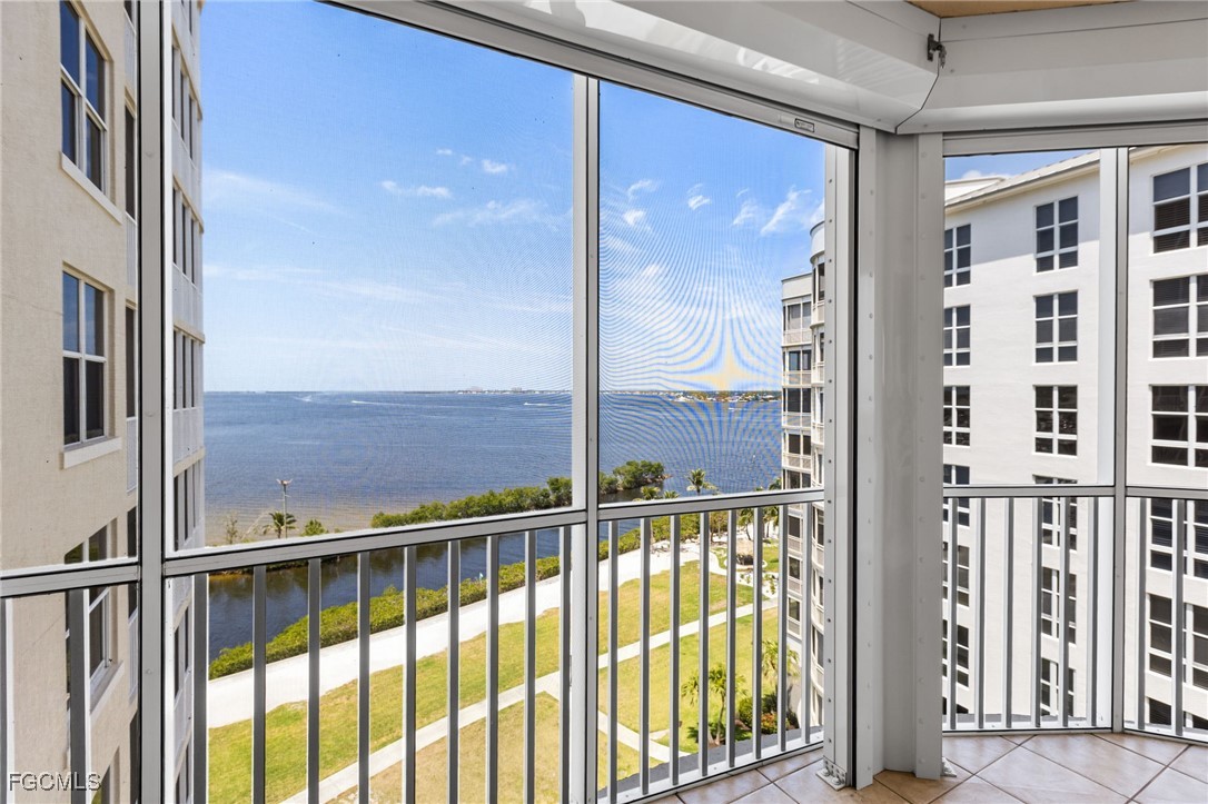 14250  Royal Harbour Court, Apt 913