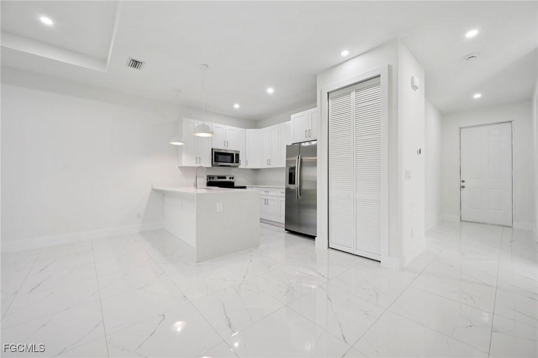 2403  Quentin Avenue