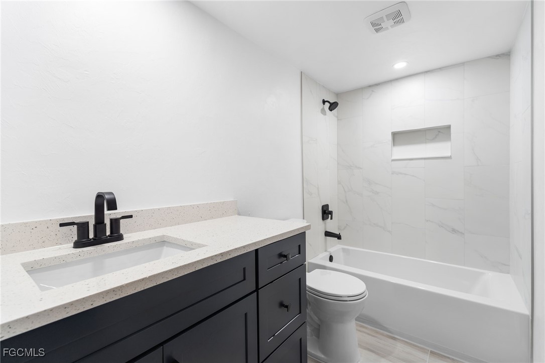 2067 W Lakeview Boulevard, Apt 8