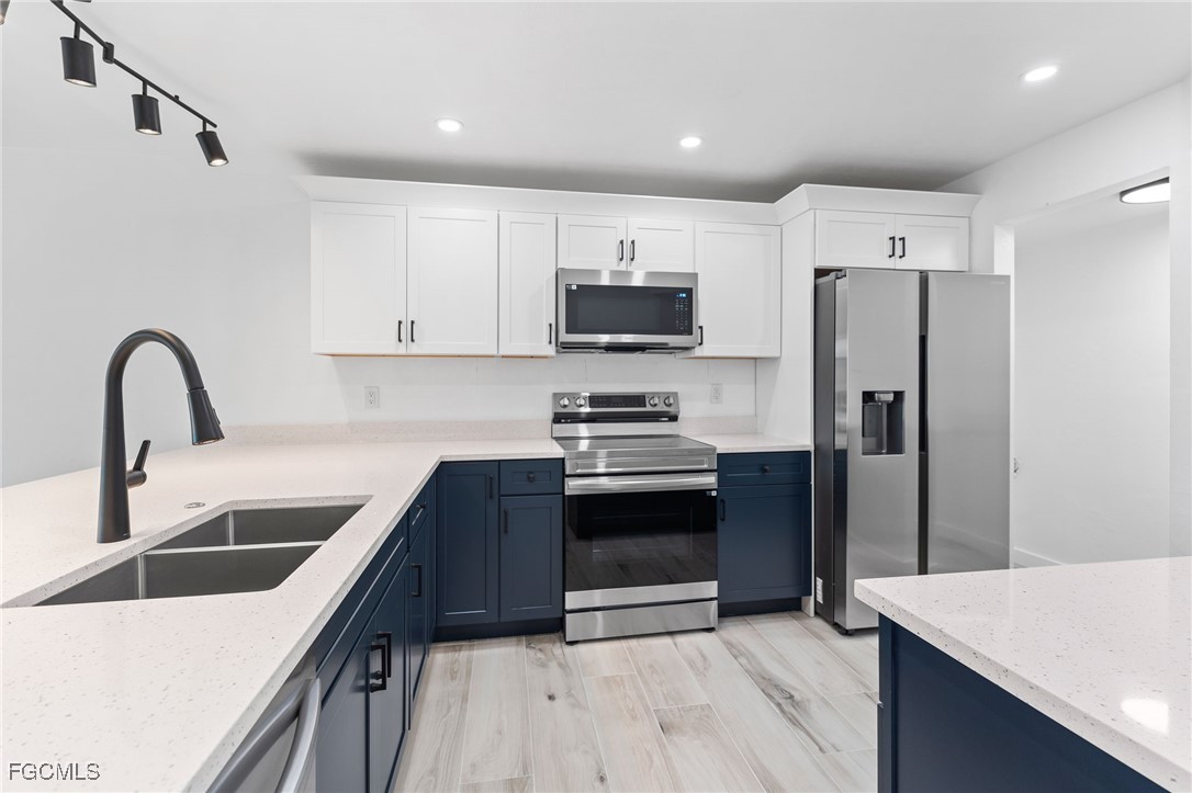 2067 W Lakeview Boulevard, Apt 8