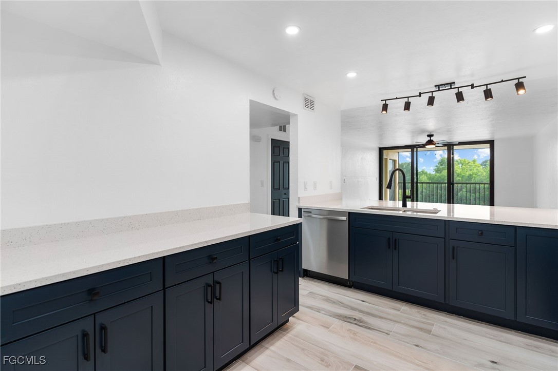 2067 W Lakeview Boulevard, Apt 8