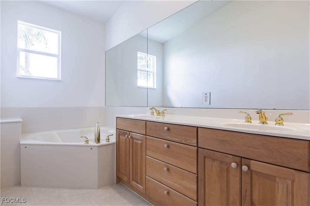 572  11th Avenue, Apt 2