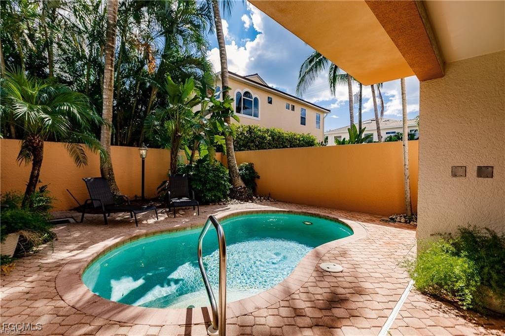 572  11th Avenue, Apt 2