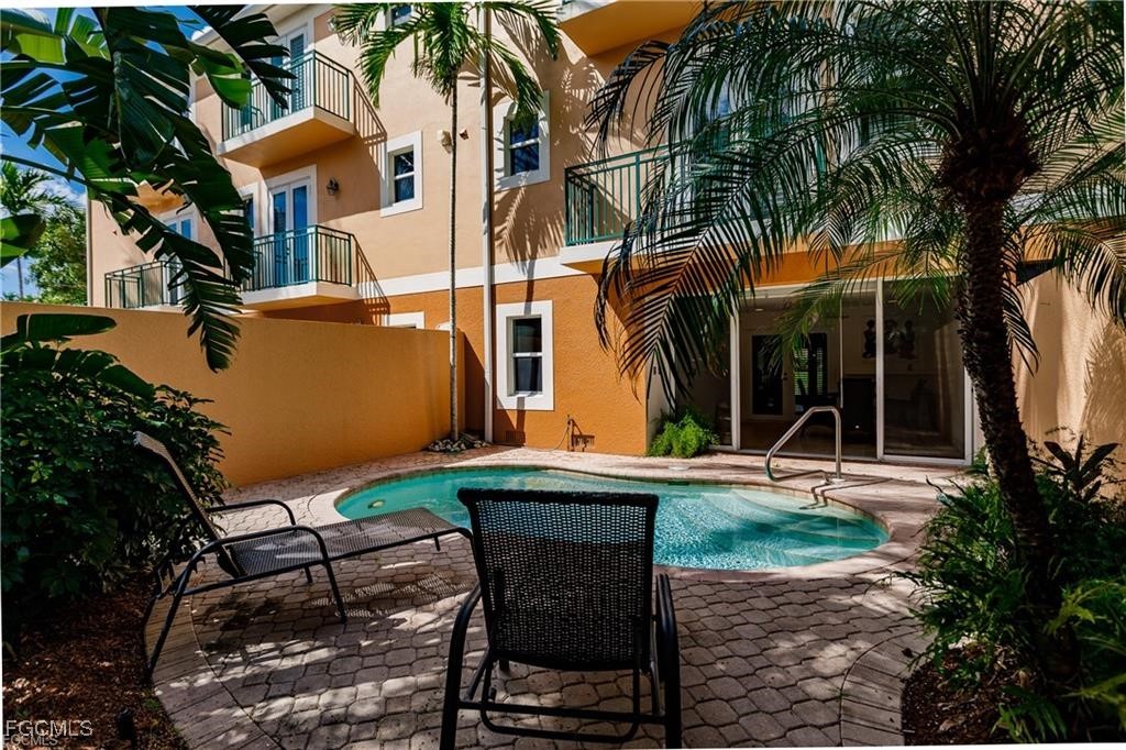 572  11th Avenue, Apt 2