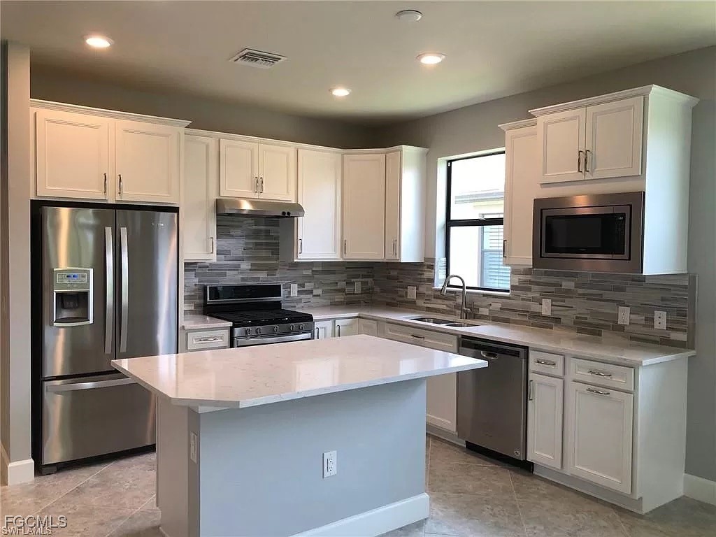 7666  Jacaranda Lane