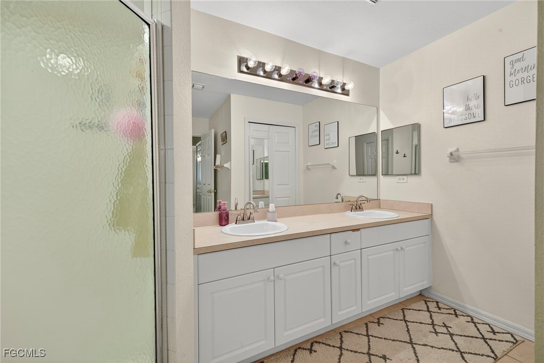 1633 NW 37th Place