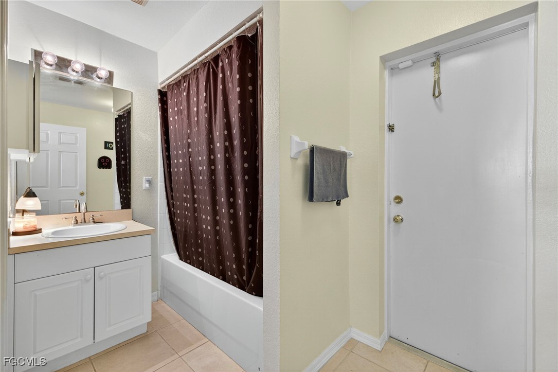 1633 NW 37th Place