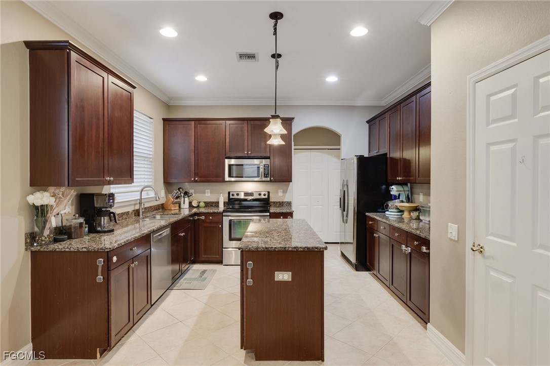 9807  Casa Mar Circle