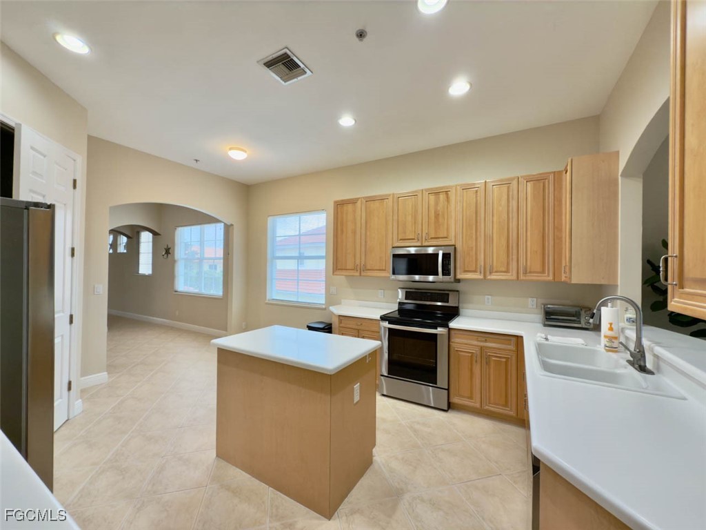 5956  Tarpon Gardens Circle, Apt 201