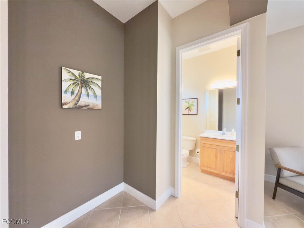 5956  Tarpon Gardens Circle, Apt 201