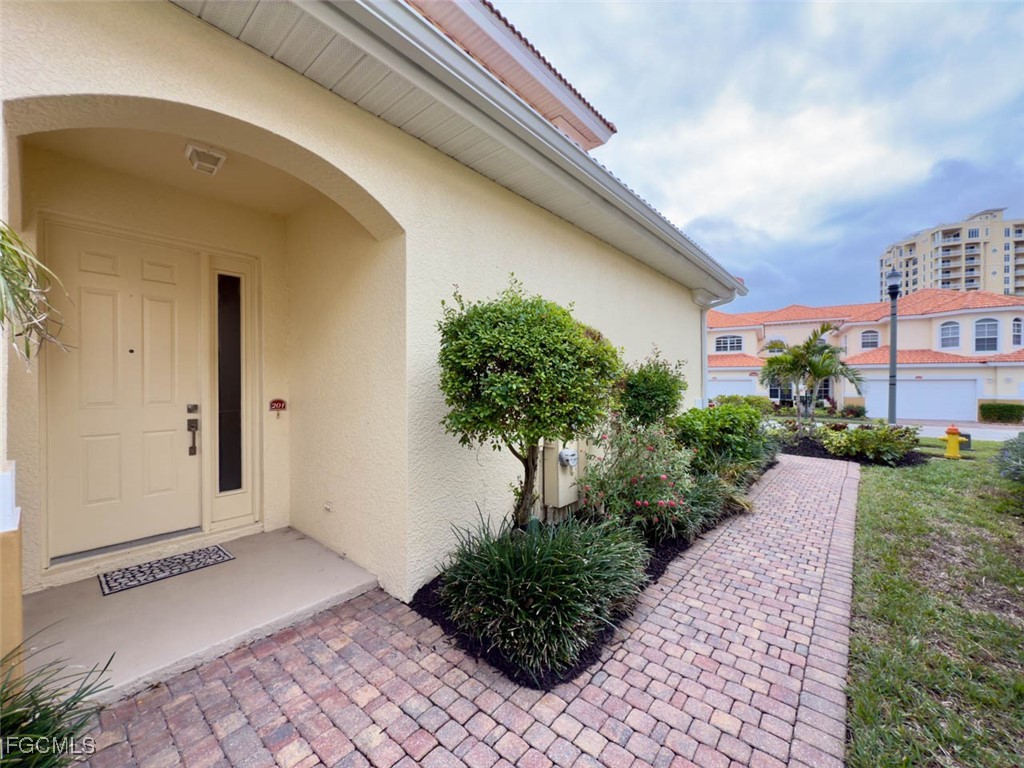 5956  Tarpon Gardens Circle, Apt 201