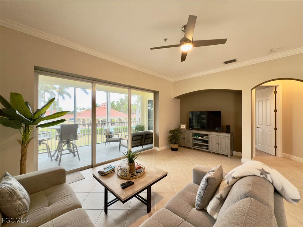 5956  Tarpon Gardens Circle, Apt 201