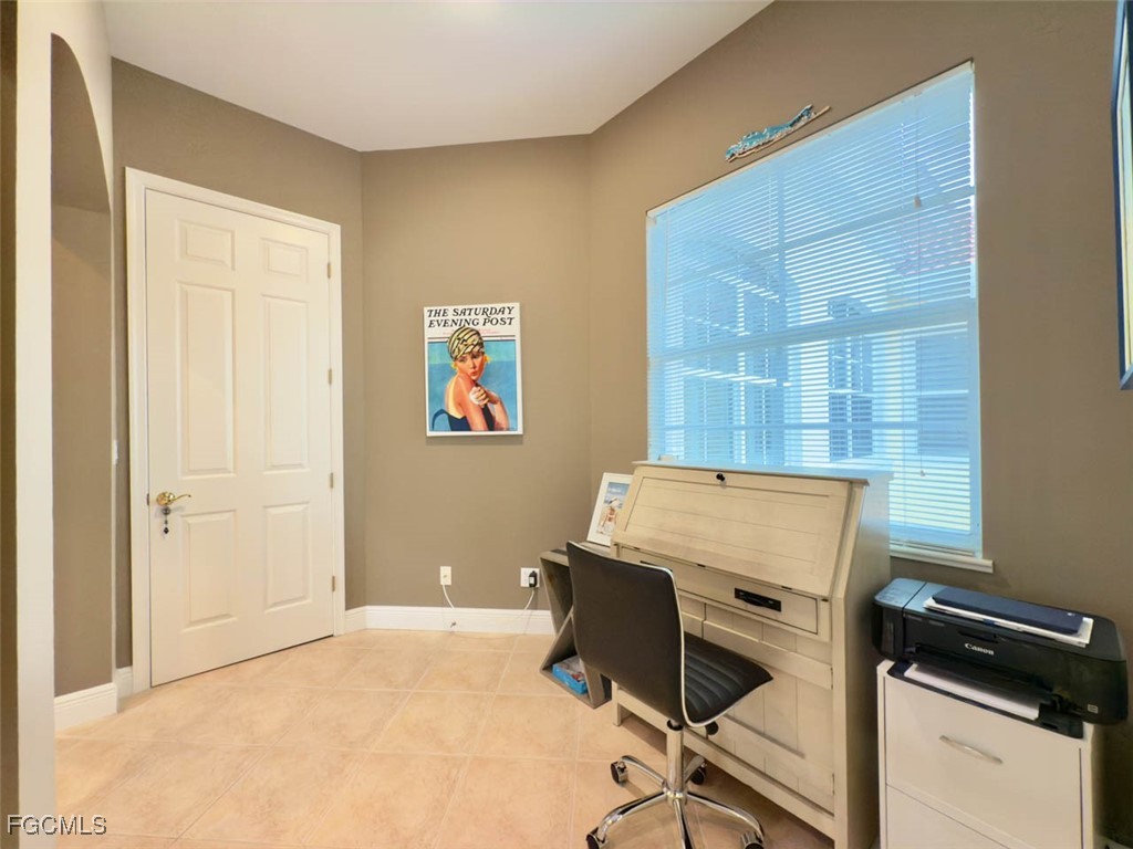 5956  Tarpon Gardens Circle, Apt 201