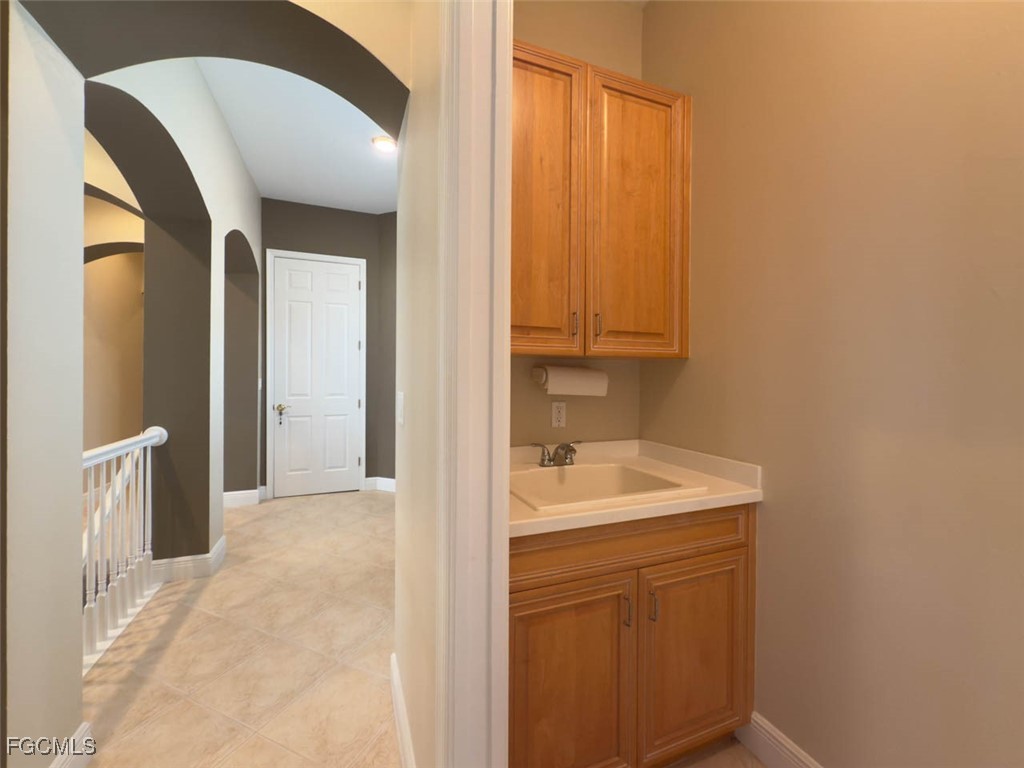 5956  Tarpon Gardens Circle, Apt 201