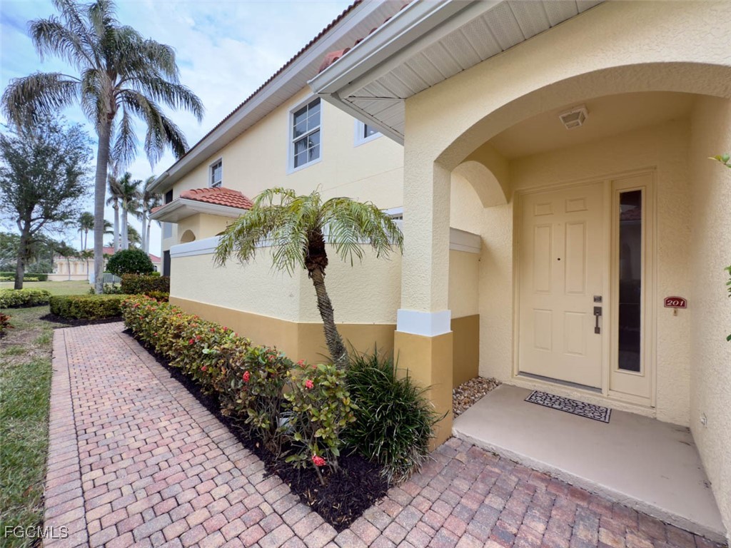 5956  Tarpon Gardens Circle, Apt 201