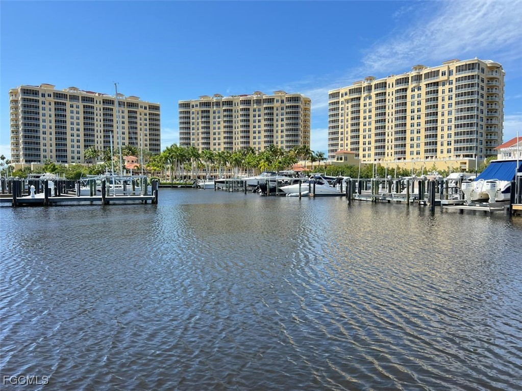 5956  Tarpon Gardens Circle, Apt 201