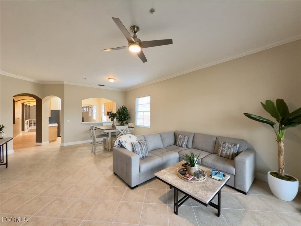 5956  Tarpon Gardens Circle, Apt 201