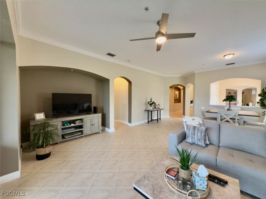 5956  Tarpon Gardens Circle, Apt 201