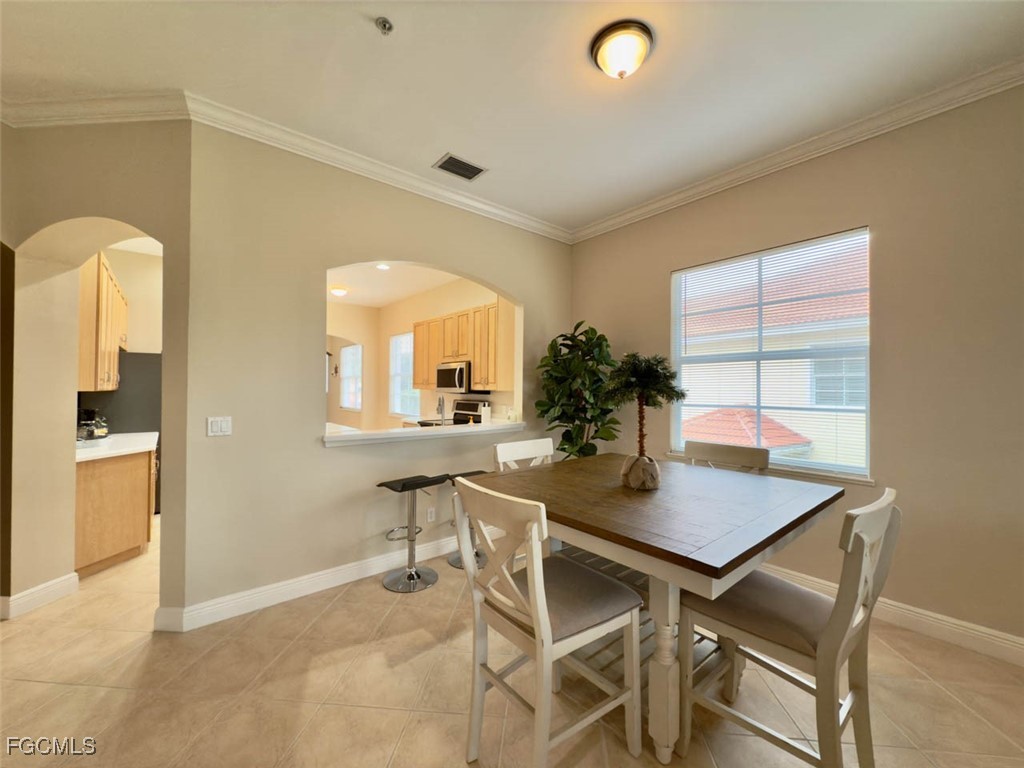 5956  Tarpon Gardens Circle, Apt 201