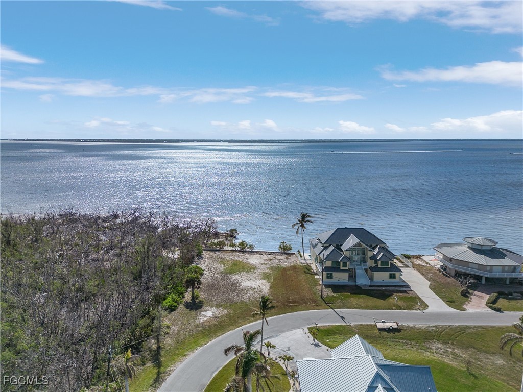 2288  Macadamia Lane