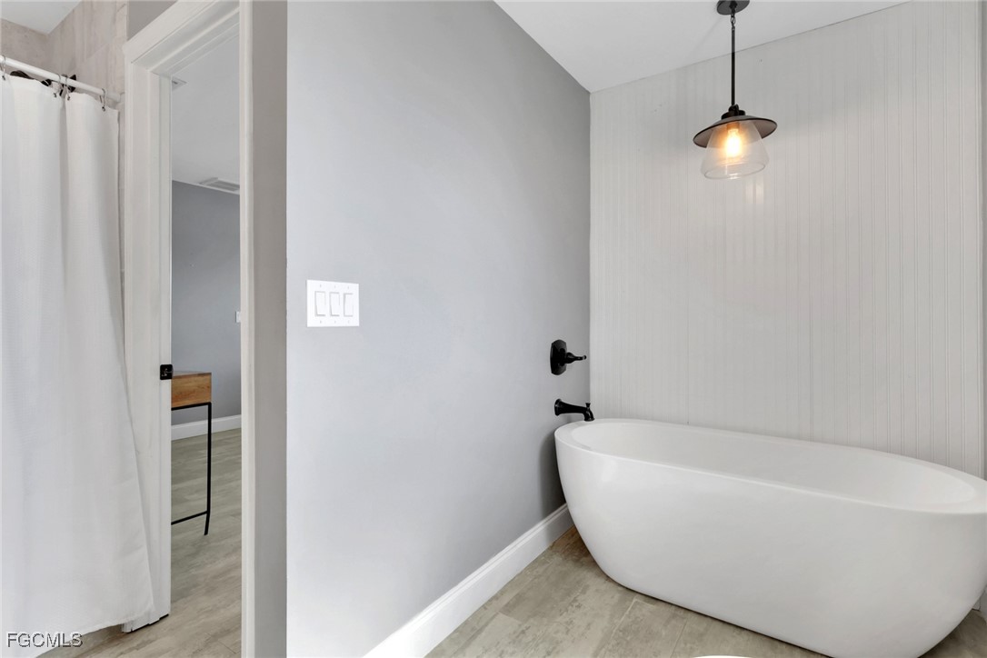2480  Bayshore Drive