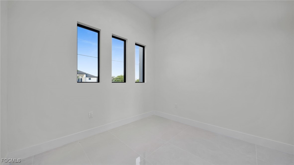 530 NE 5th Court