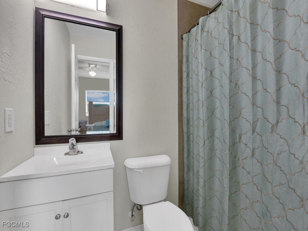 733/735  Gilbert Avenue