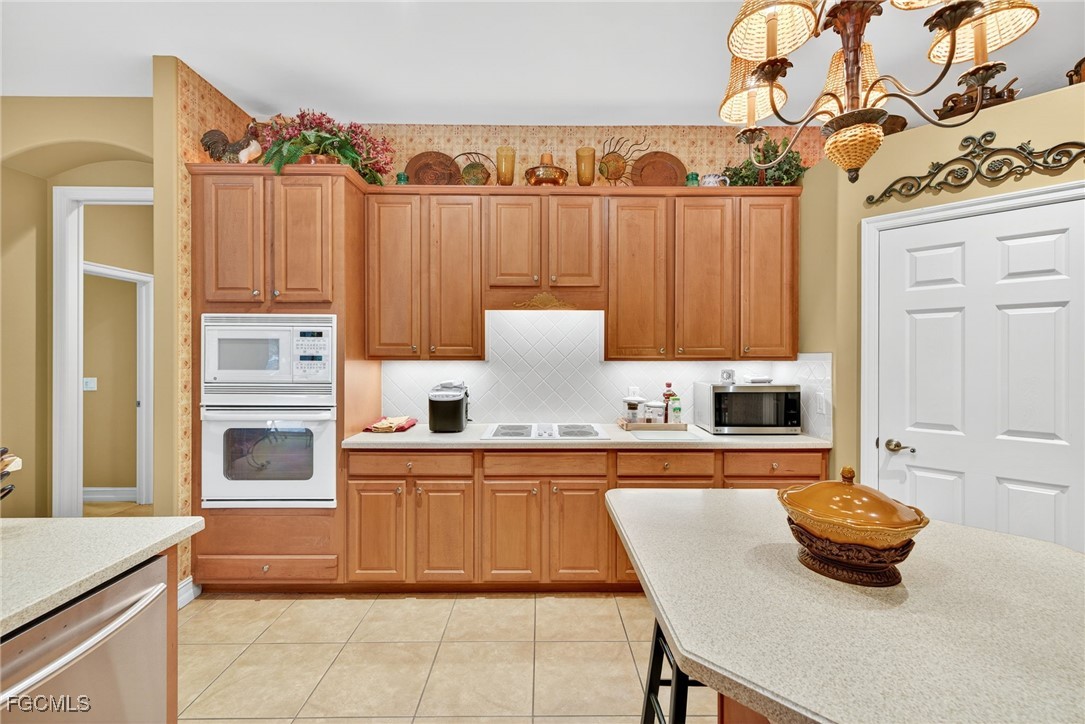 11990  Hidden Links Drive