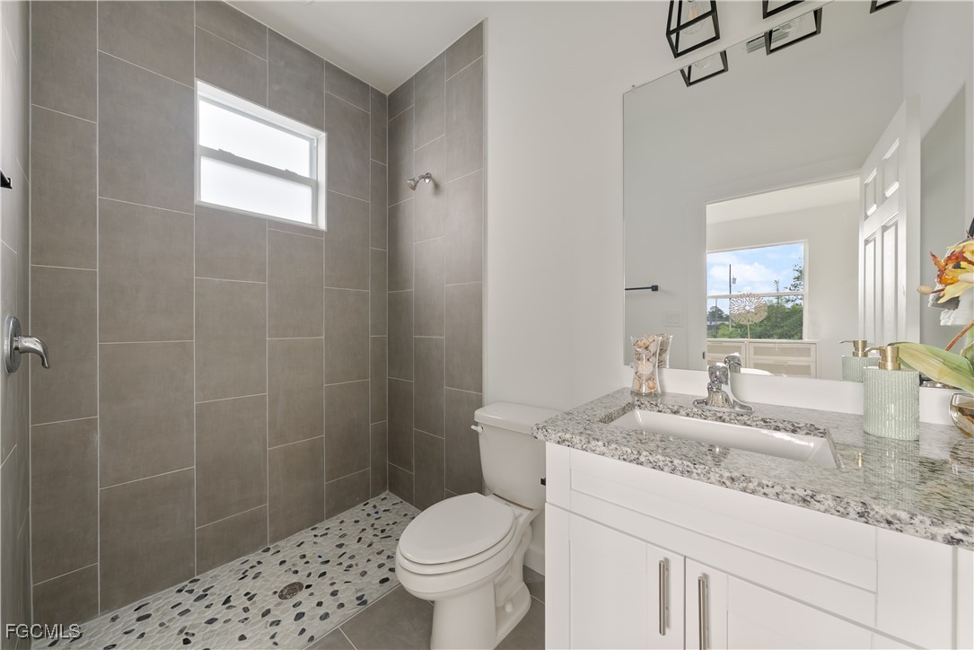 716/718  Gilbert Avenue