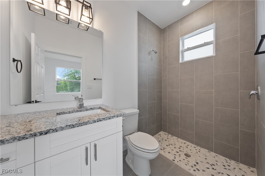 716/718  Gilbert Avenue