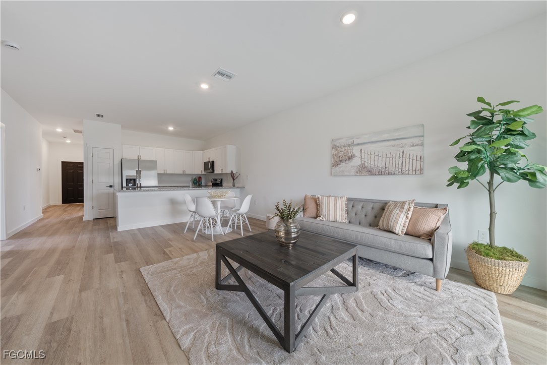 716/718  Gilbert Avenue