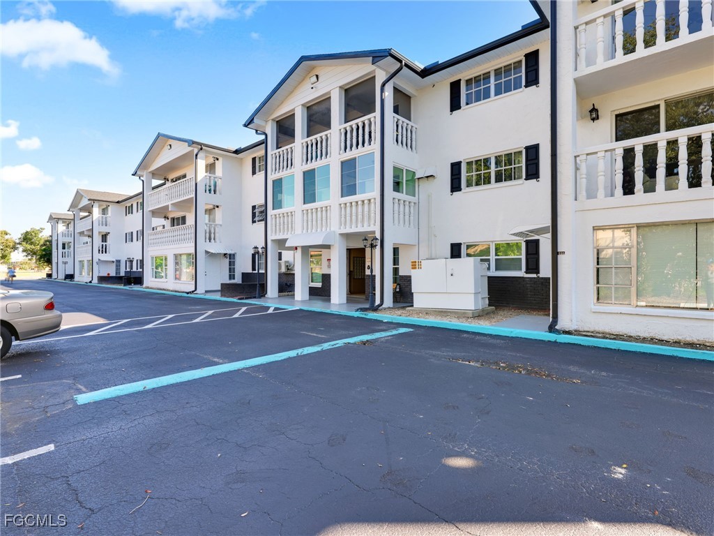 3704  Broadway, Apt 208