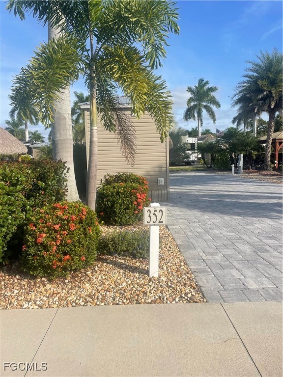 10323  Fire Flag Trail