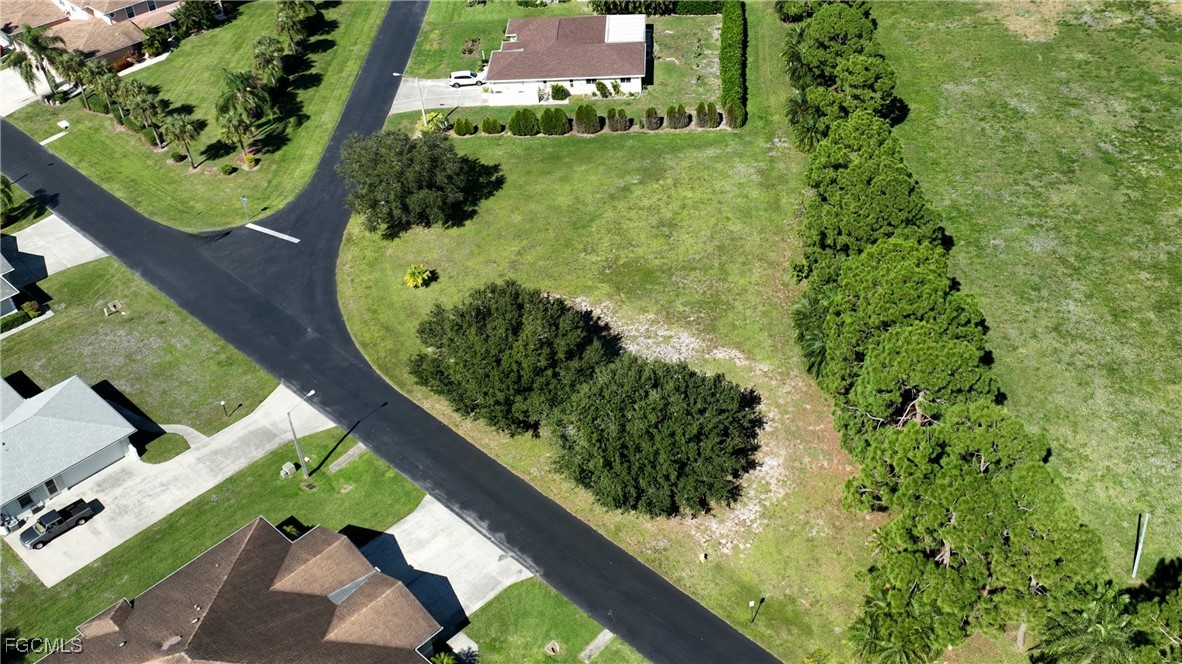 20083/085  Petrucka Circle