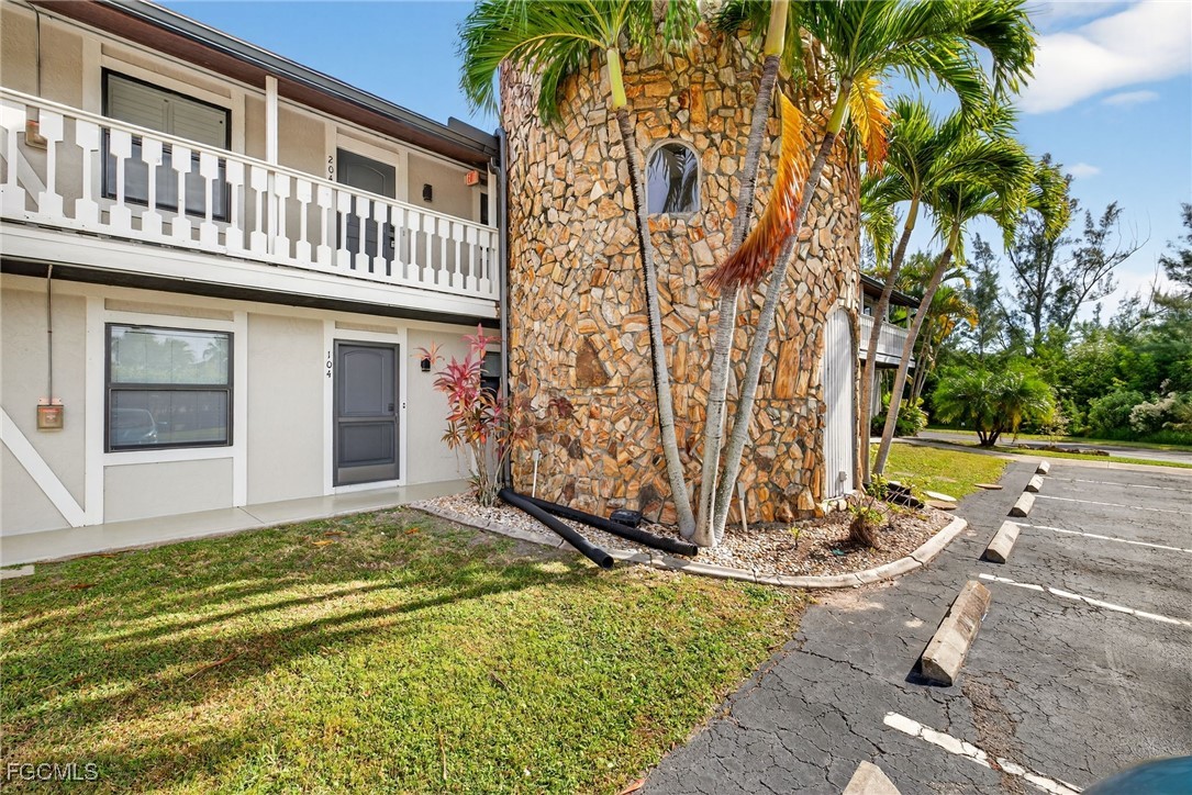 10022  Oxfordshire Lane, Apt 104