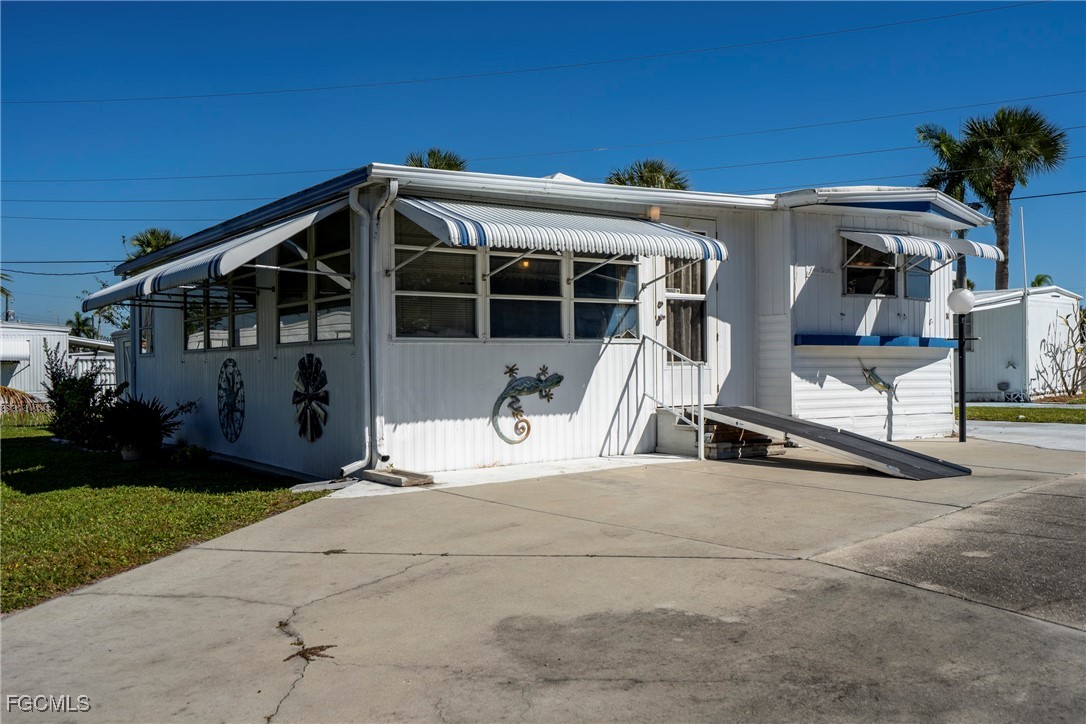 5558 Palm Beach Boulevard, Apt 14