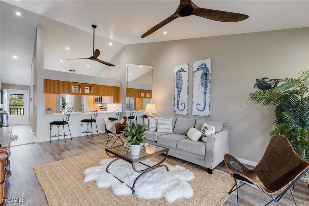 4718 SW 12th Place, Apt 209