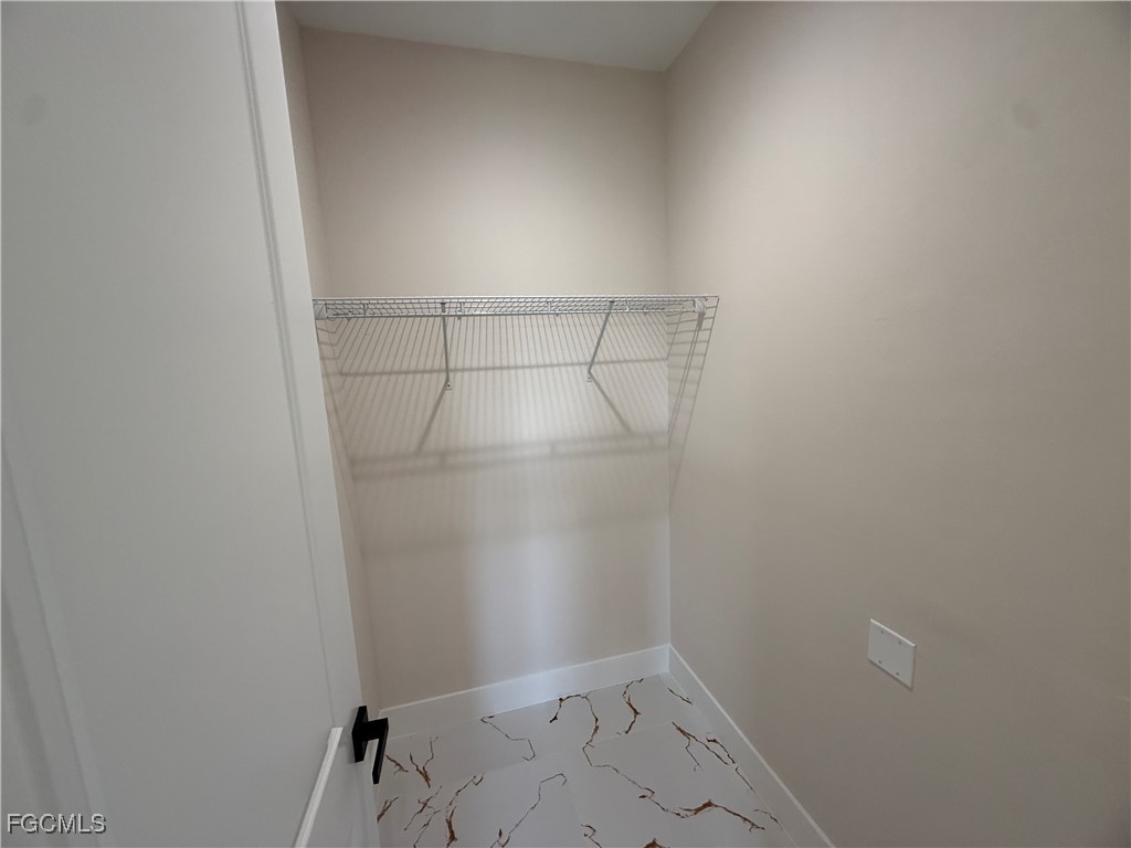 15335/ 15337  Wall Drive