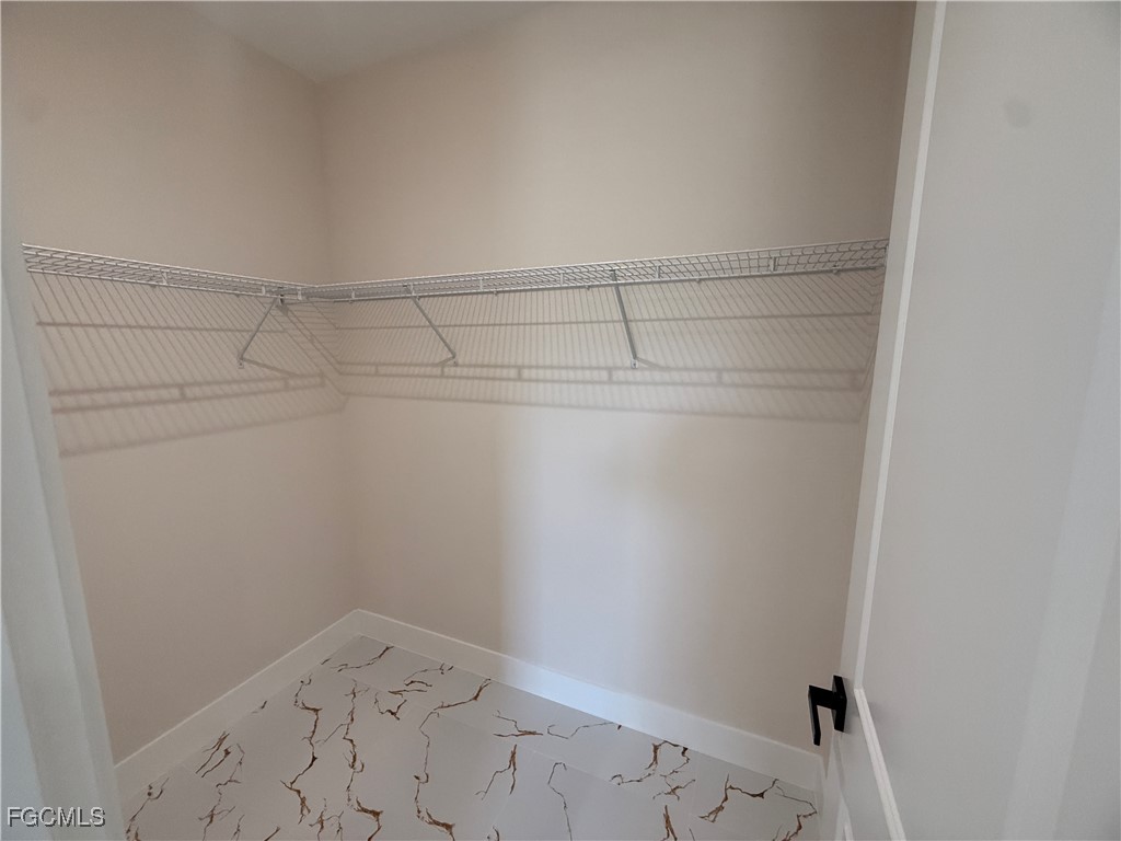 15335/ 15337  Wall Drive