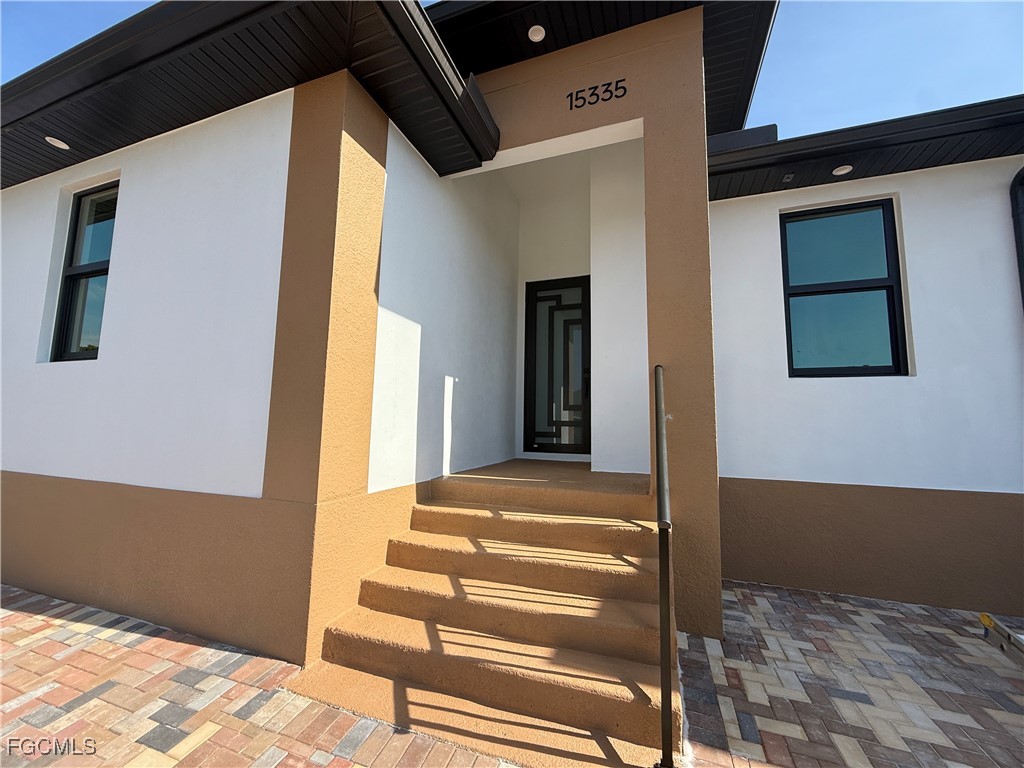 15335/ 15337  Wall Drive